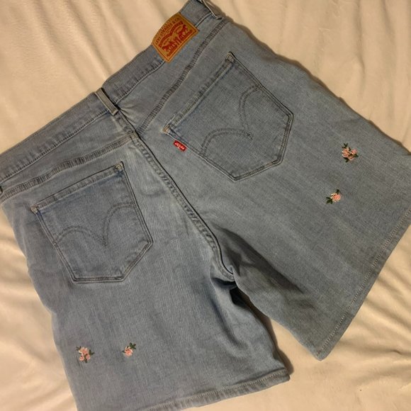 Levi's Size 30 Flower Shorts - Picture 3 of 5